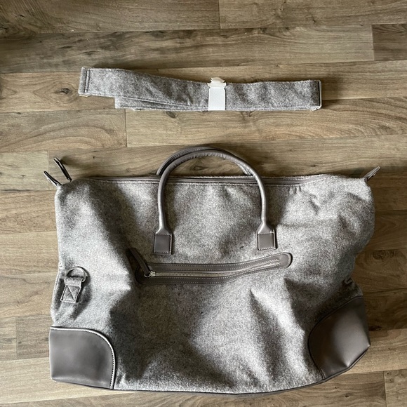 DSW Weekender Gray Tote Bag - Picture 6 of 10